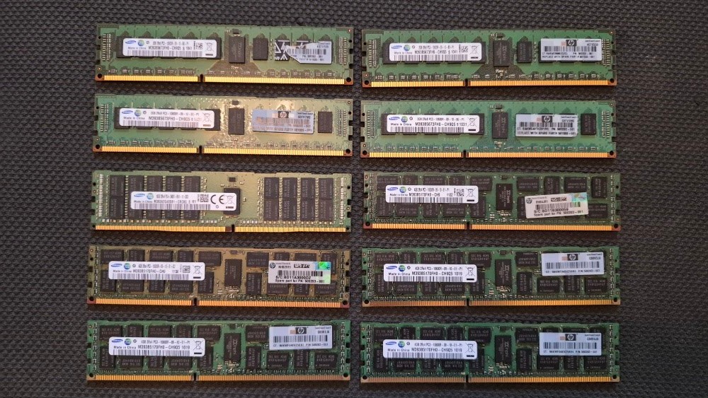 Lot of 10x Samsung DDR3 ECC Reg Server RAM 34GB Total PC3-10600R