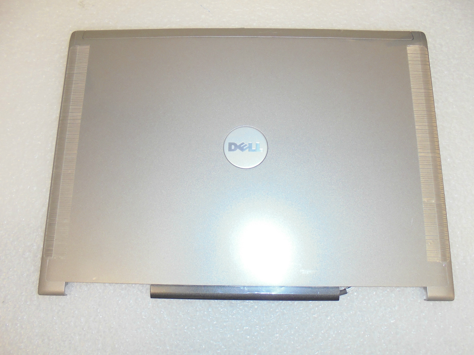 0GM977 New Genuine Dell Latitude D820 D830 LCD Back Cover No Hinges GM977