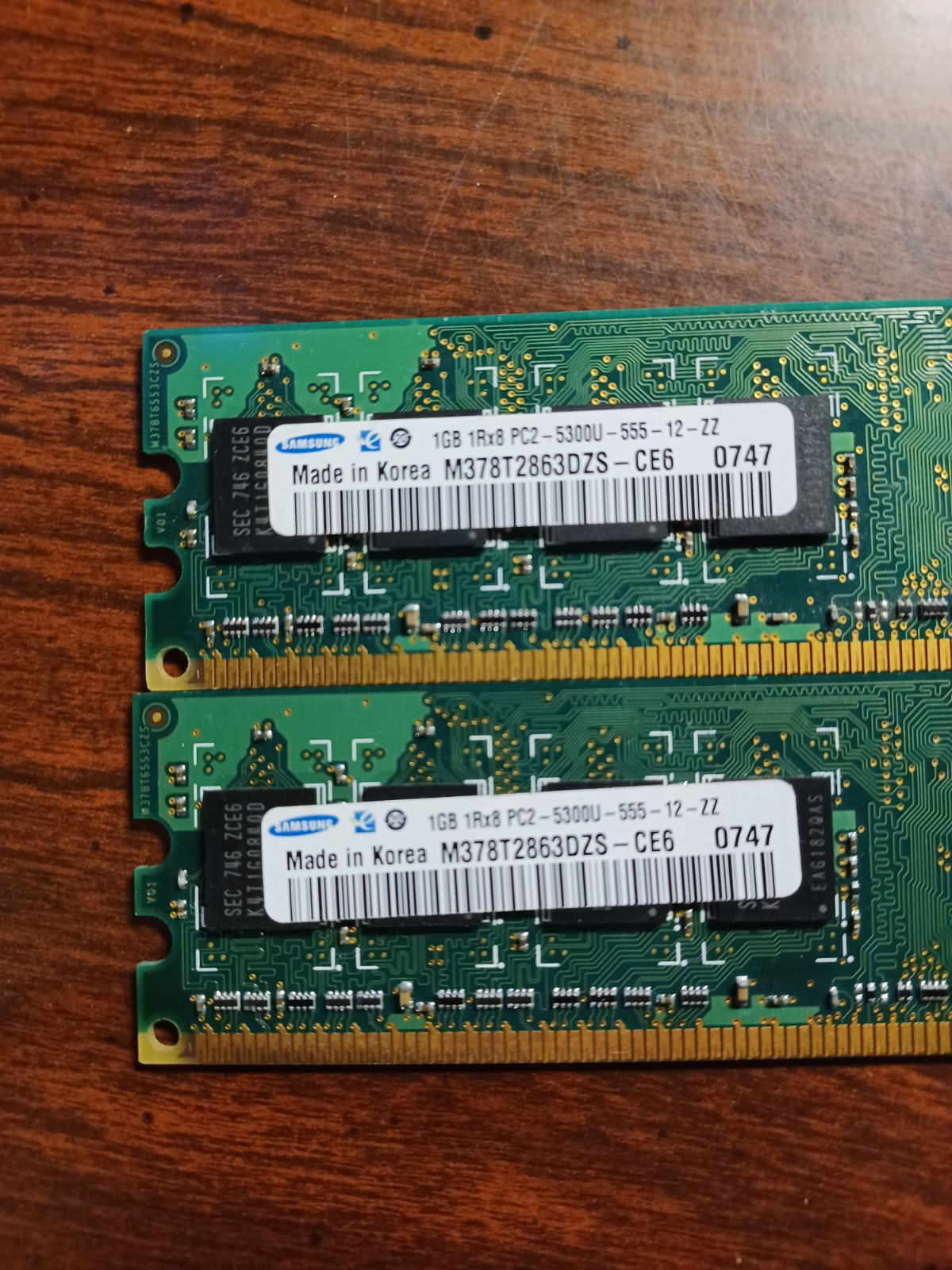 2x1GB (2 GB kit) Samsung PC2-5300U-555-12-ZZ M378T2863DZS-CE6