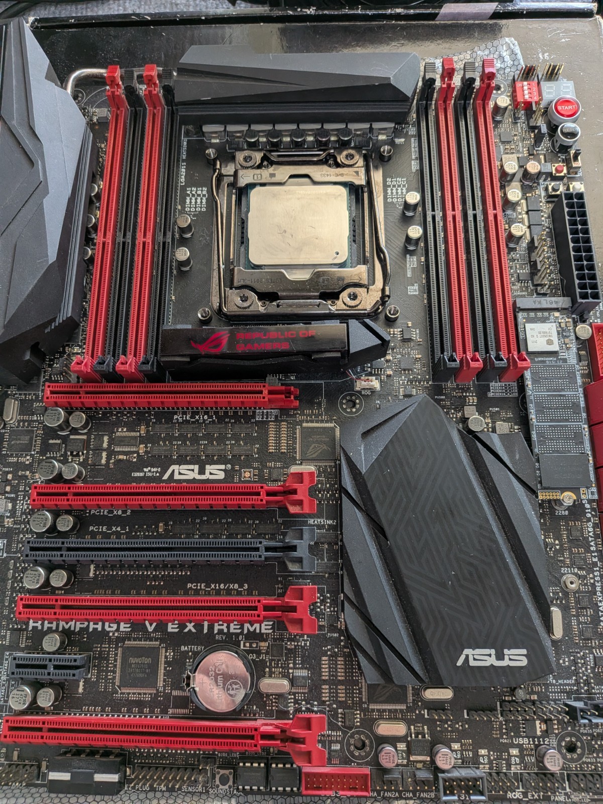 ASUS ROG RAMPAGE V Extreme + i7-5960X X99 LGA2011-3 2 BAD SLOTS Read*