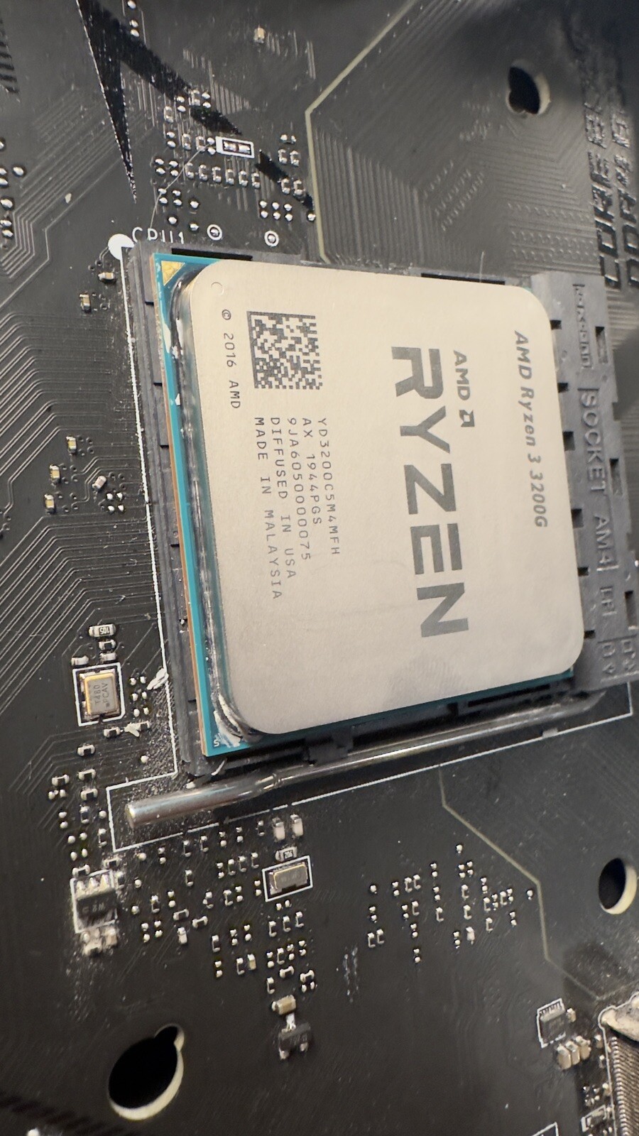 AMD Ryzen 3 3200G – 3.6GHz Quad Core (YD3200C5FHBOX) Processor