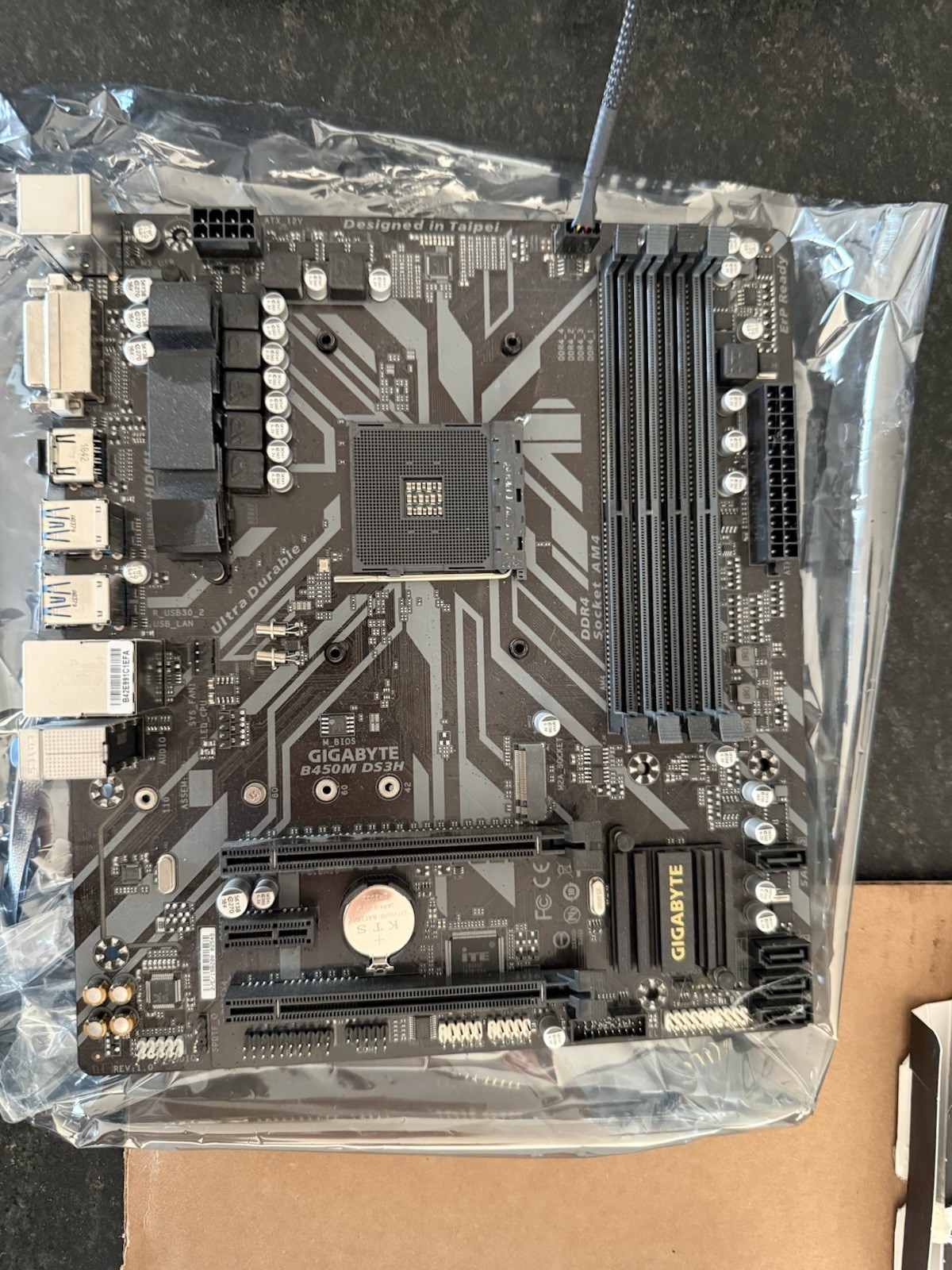 GIGABYTE B450M DS3H MicroATX AM4 Motherboard w/ Ryzen 5 1500X CPU