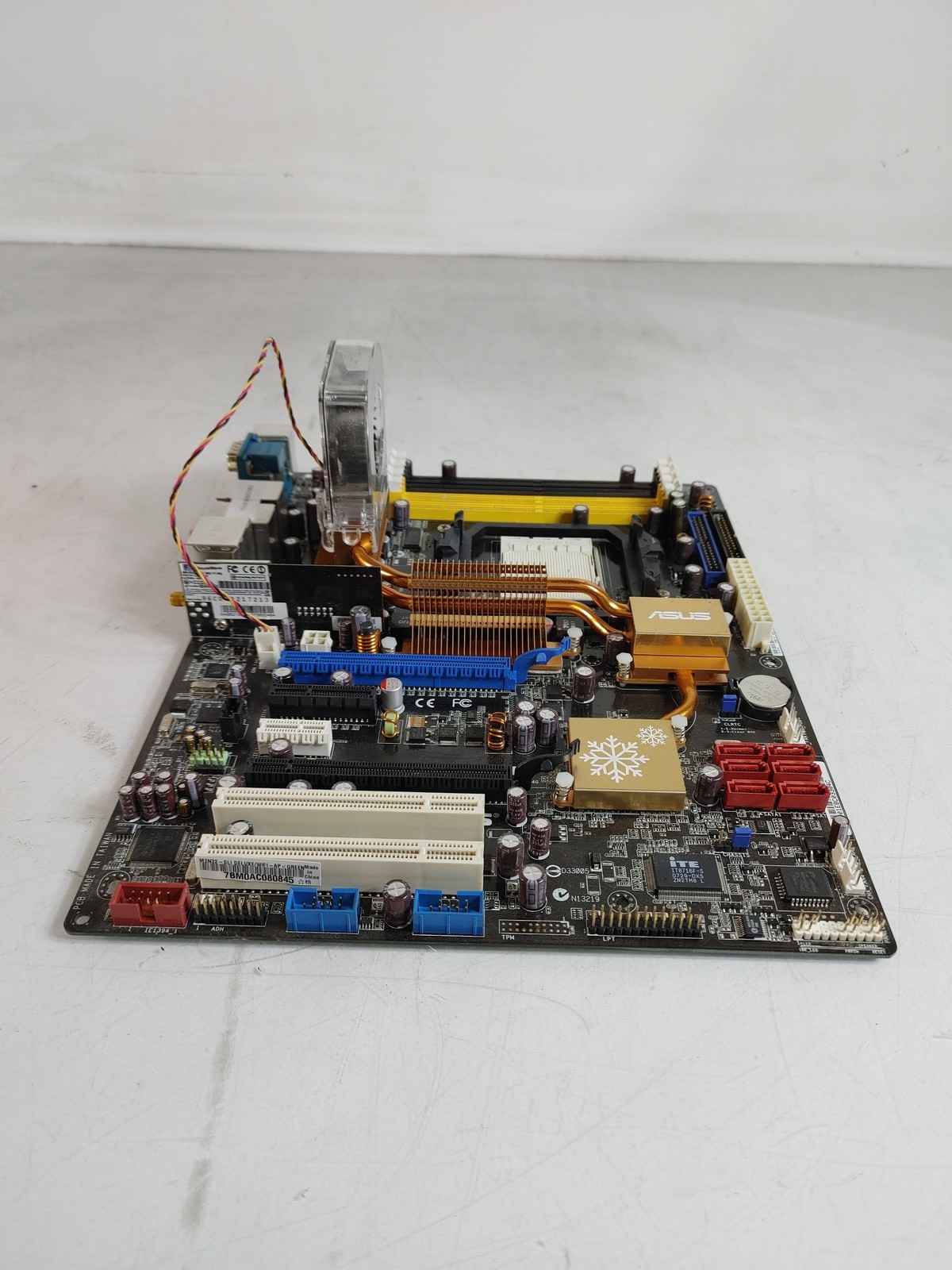 Asus M2N32-SLI Deluxe AMD Socket AM2 DDR2 Desktop Motherboard