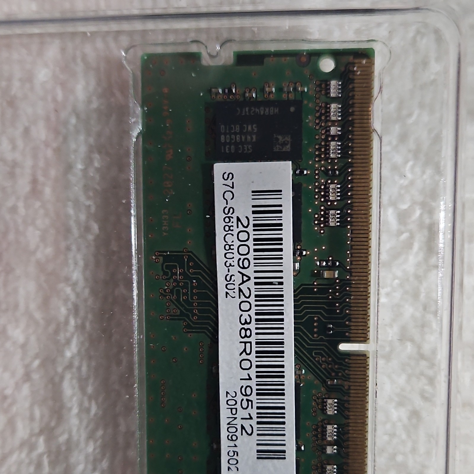 Samsung 8GB DDR4 SO-DIMM 260-Pin PC4-2666V Non-ECC RAM M471A1K43CB1-CTD