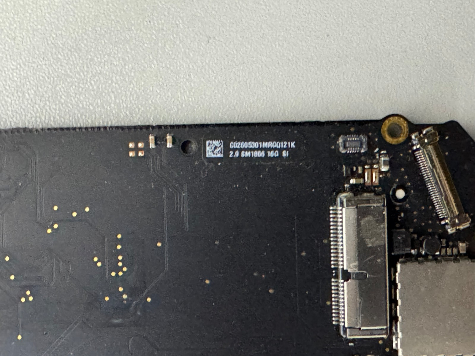 MacBook Pro 13″ A1502 Early-2015 Logic Board – 2.9GHz i5 16GB 820-4924-A