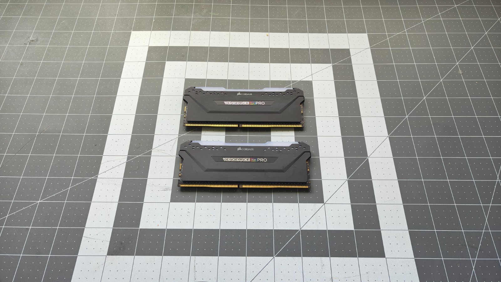 Corsair CMW16GX4M2C3200C16 3200 MHz RGB 16GB DDR4 SDRAM – Black