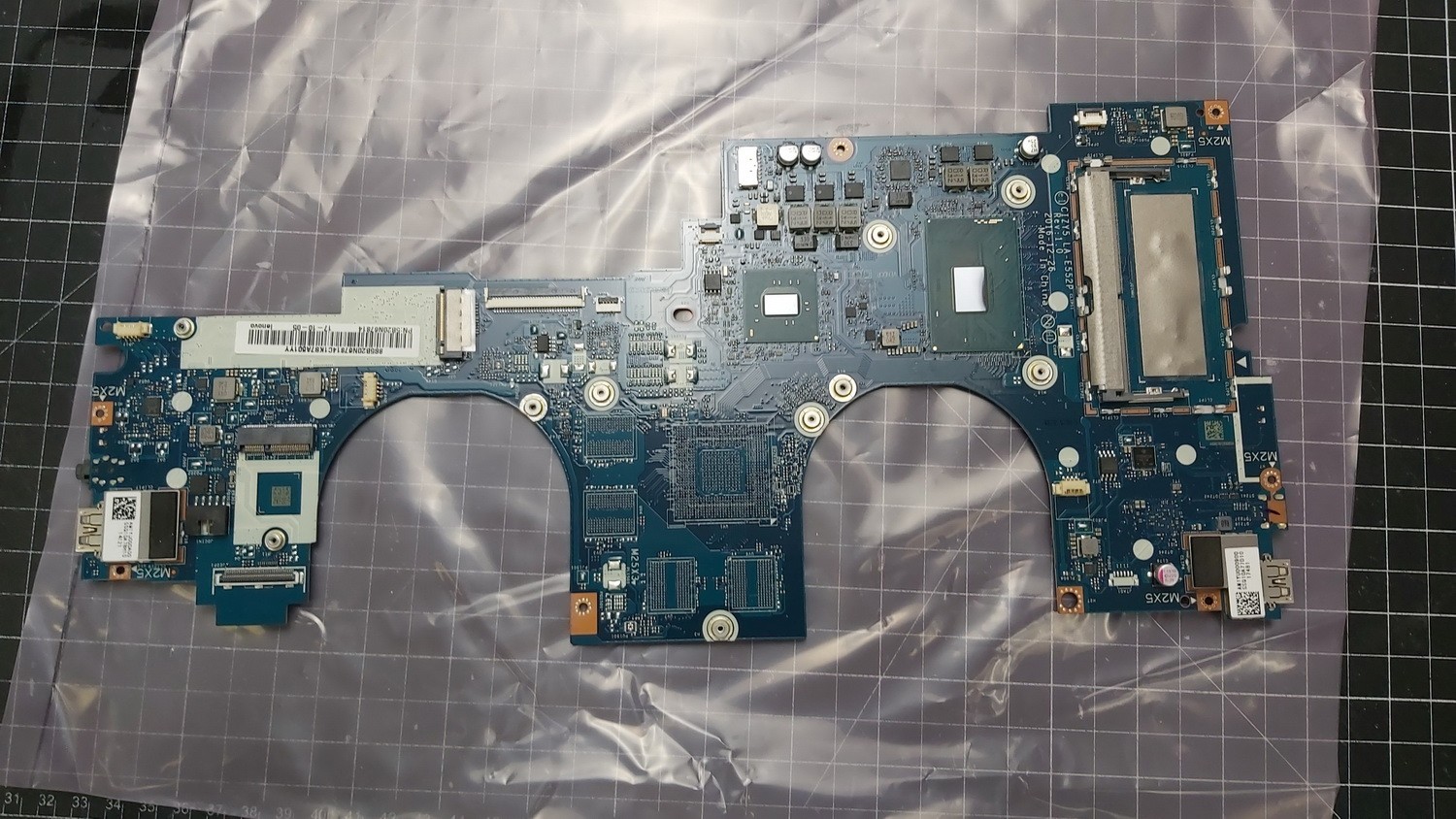 Lenovo Yoga 720-15IKB i7-7700HQ 2.8GHz 8GB Motherboard 5B20N67814