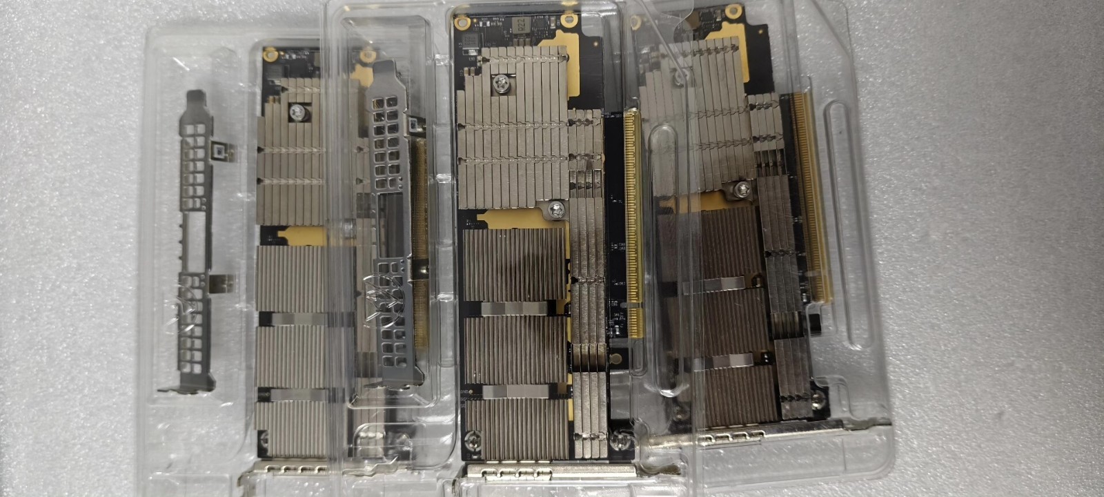 1X NVidia Mellanox MCX75310AAS-NEAT ConnectX-7 Adapter CX75310AA