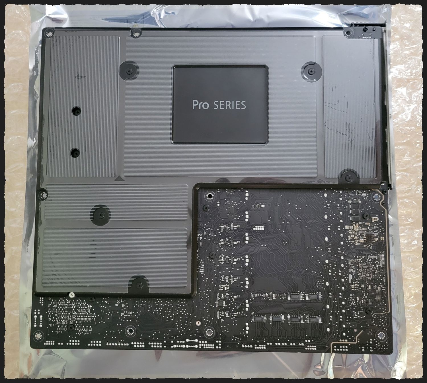 ASUS Pro WS WRX90E-SAGE SE EEB Workstation Motherboard & Threadripper Pro 9975WX