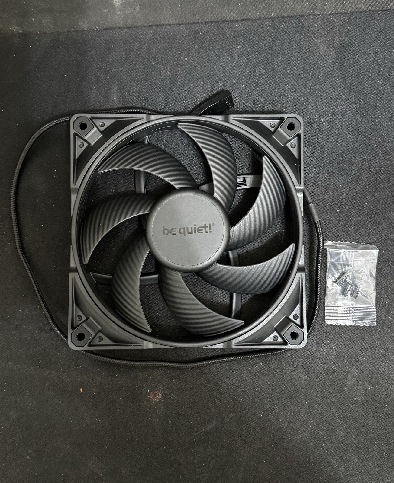 be quiet! SILENT WINGS PRO 4 Fluid Dynamic Bearing 140mm Case Fan