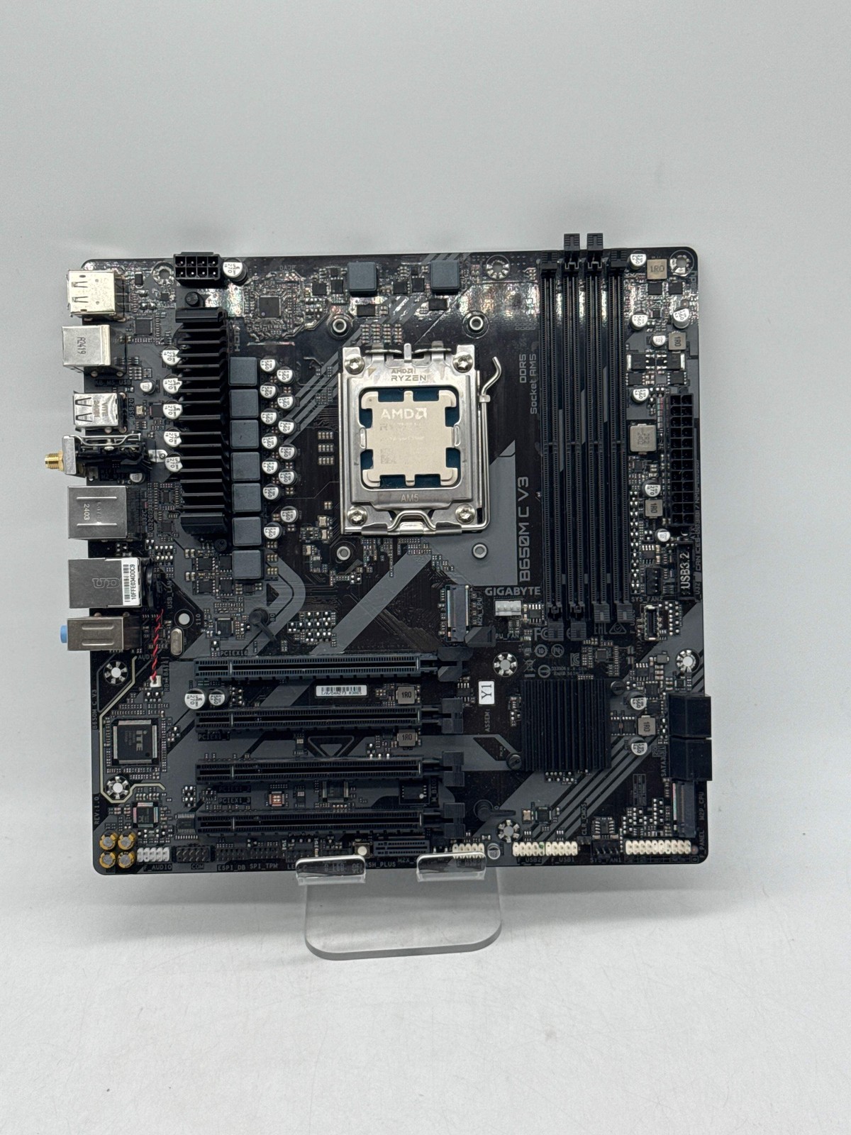 Gigabyte B650M C V3 AM5 DDR5 W/ AMD Ryzen 7 8700F – For Parts (Read DESC)