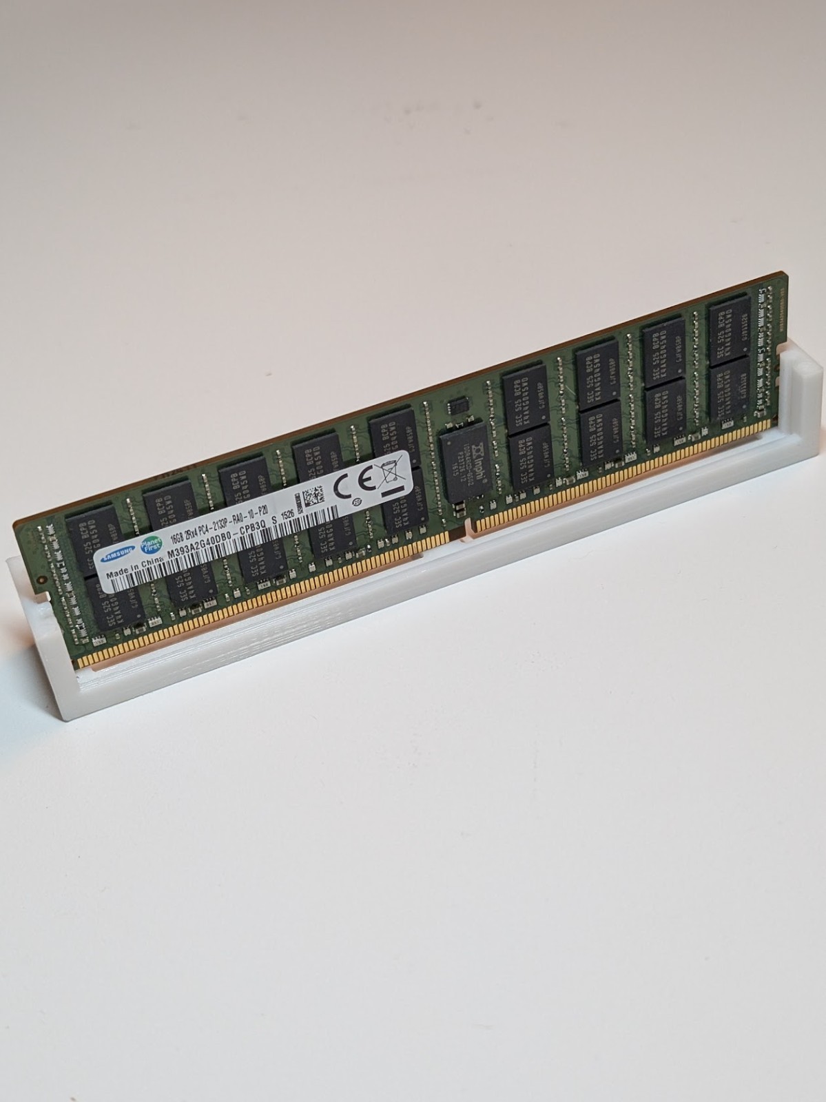 Samsung 16GB 1x16GB DDR4 2133 PC4-2133P CL15 ECC RDIMM M393A2G40DB0-CPB3Q