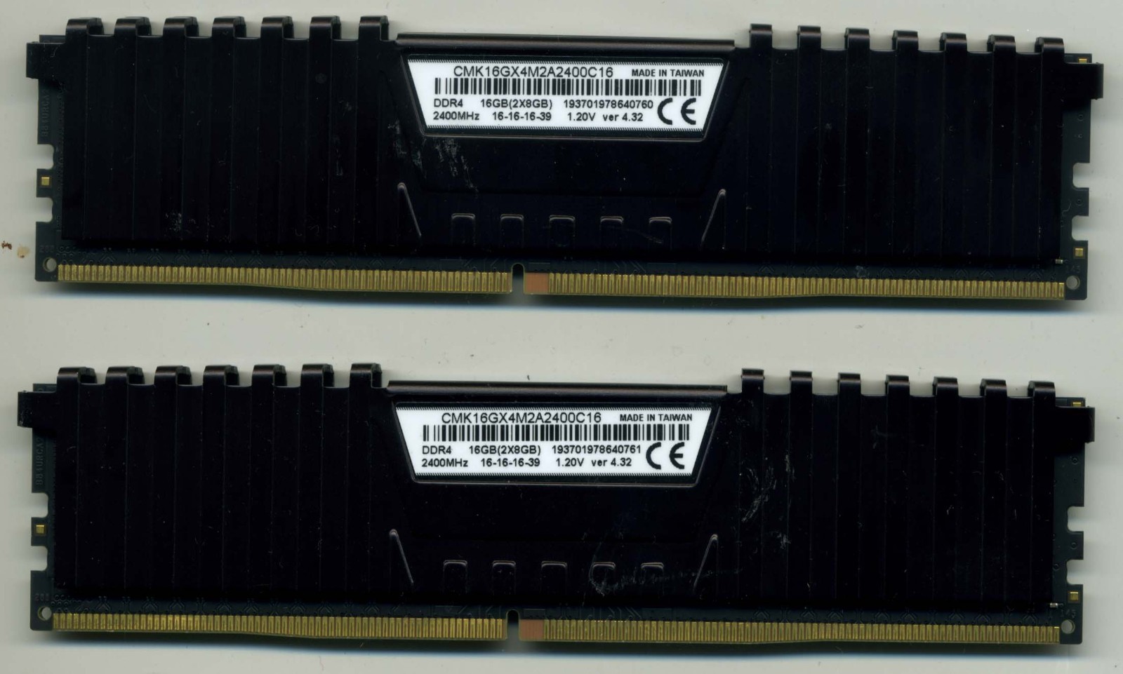 Corsair Vengeance LPX CMK16GX4M2A2400C16 2x8GB 16GB PC4-19200 DDR4-2400MHz v4.32