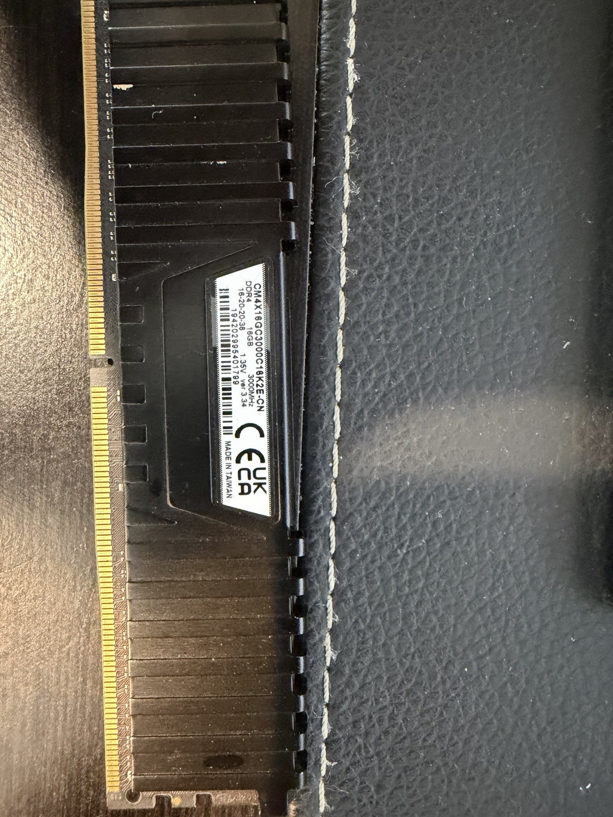 16GB CORSAIR VENGEANCE DDR4 3000MHz PC4-24000 CM4X16GC3000C16K2E-CN