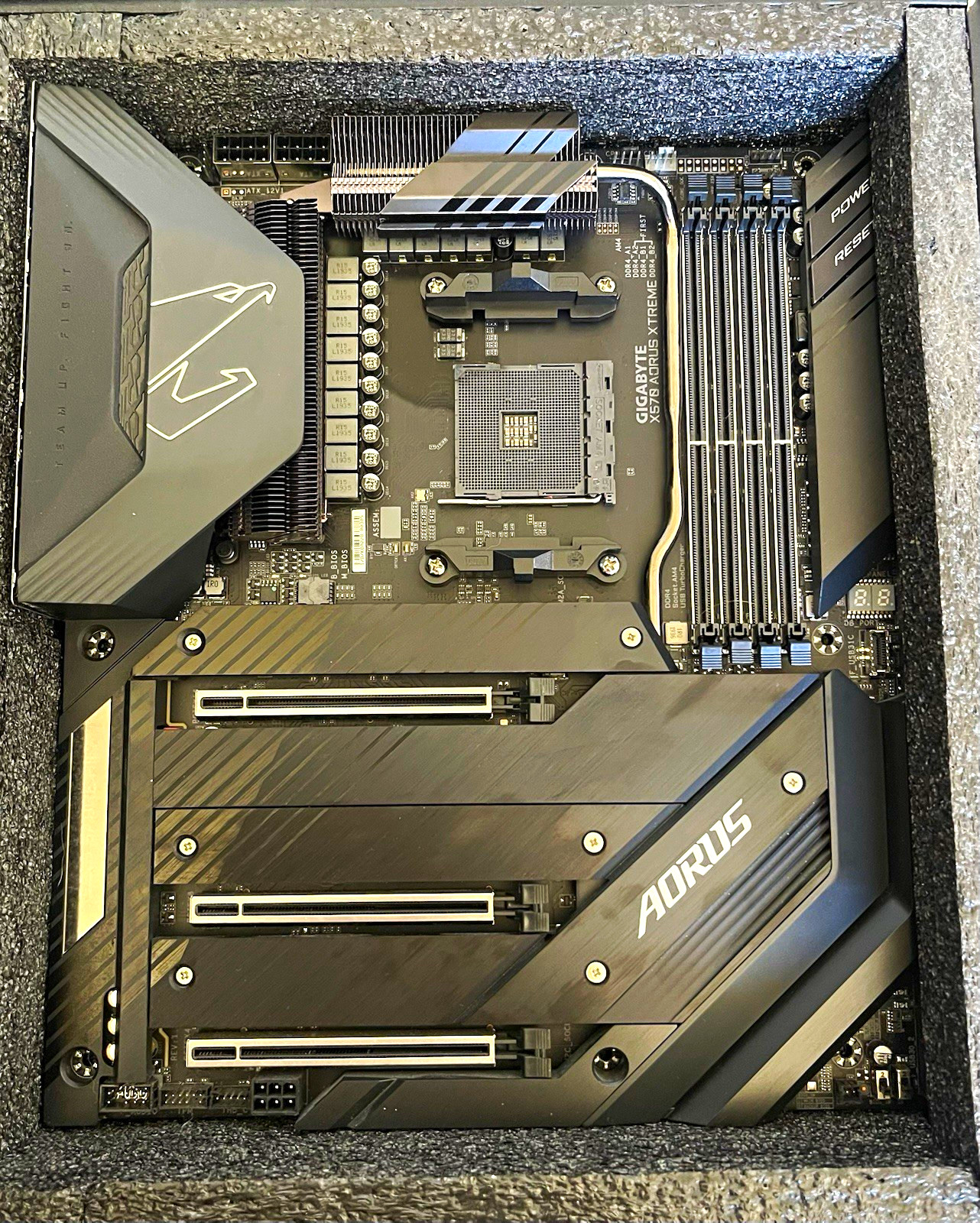 Gigabyte X570 AORUS XTREME E-ATX AM4 DDR4 Motherboard