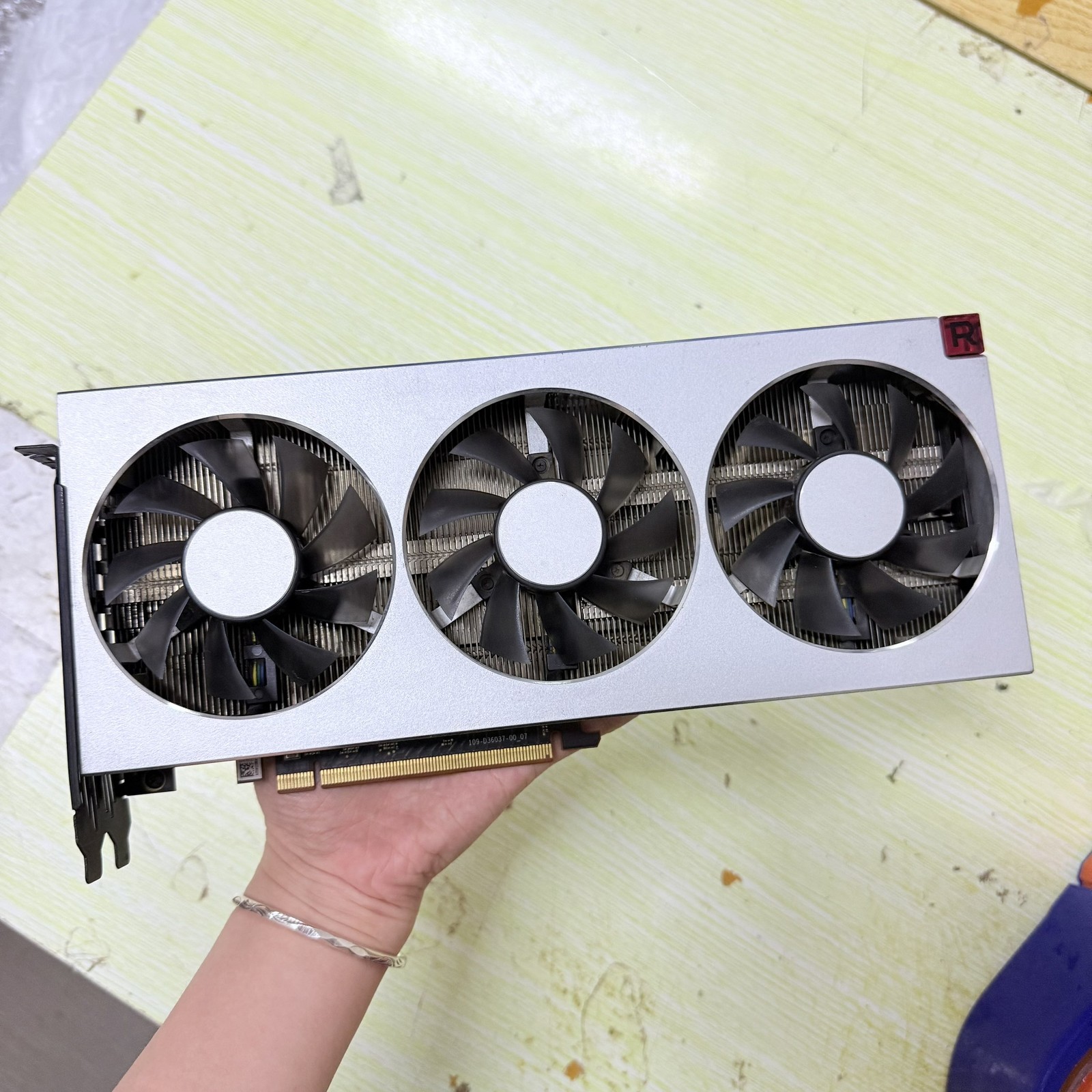 AMD Radeon VII 7 16GB Graphics Card Vega 20 GPU core with memory of up to 1TB/s