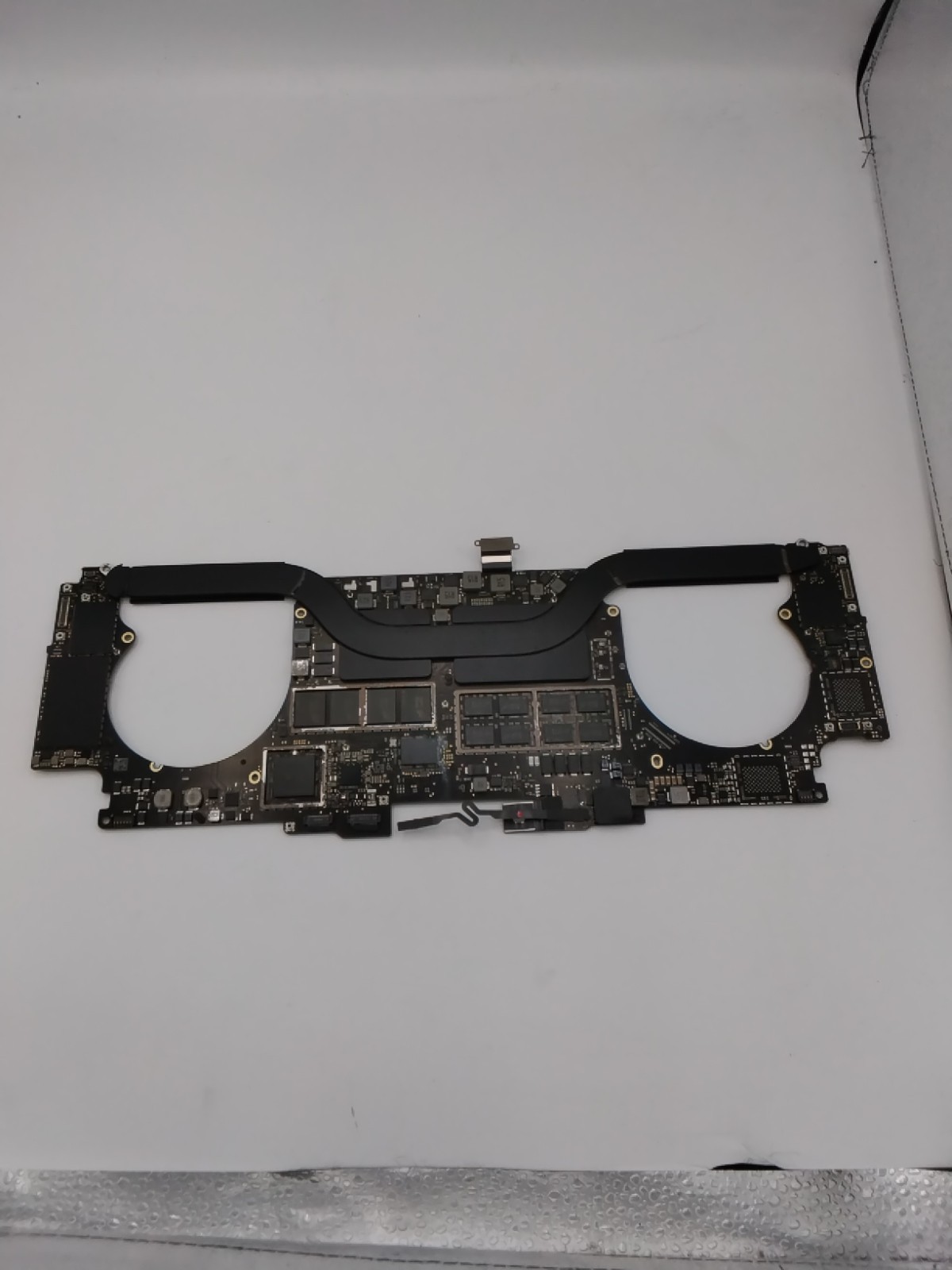 MacBook Pro A1990 Logic BOARD CPU UNKNOWN GB/SSD UNKNOWN Genuine READ WR33026B