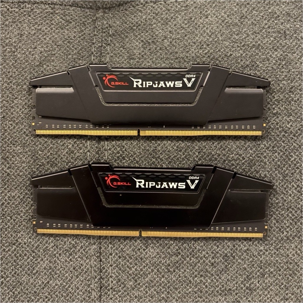 G.SKILL Ripjaws V 16GB (2x8GB) DDR4-3200 PC4-25600 DIMM XMP 2.0