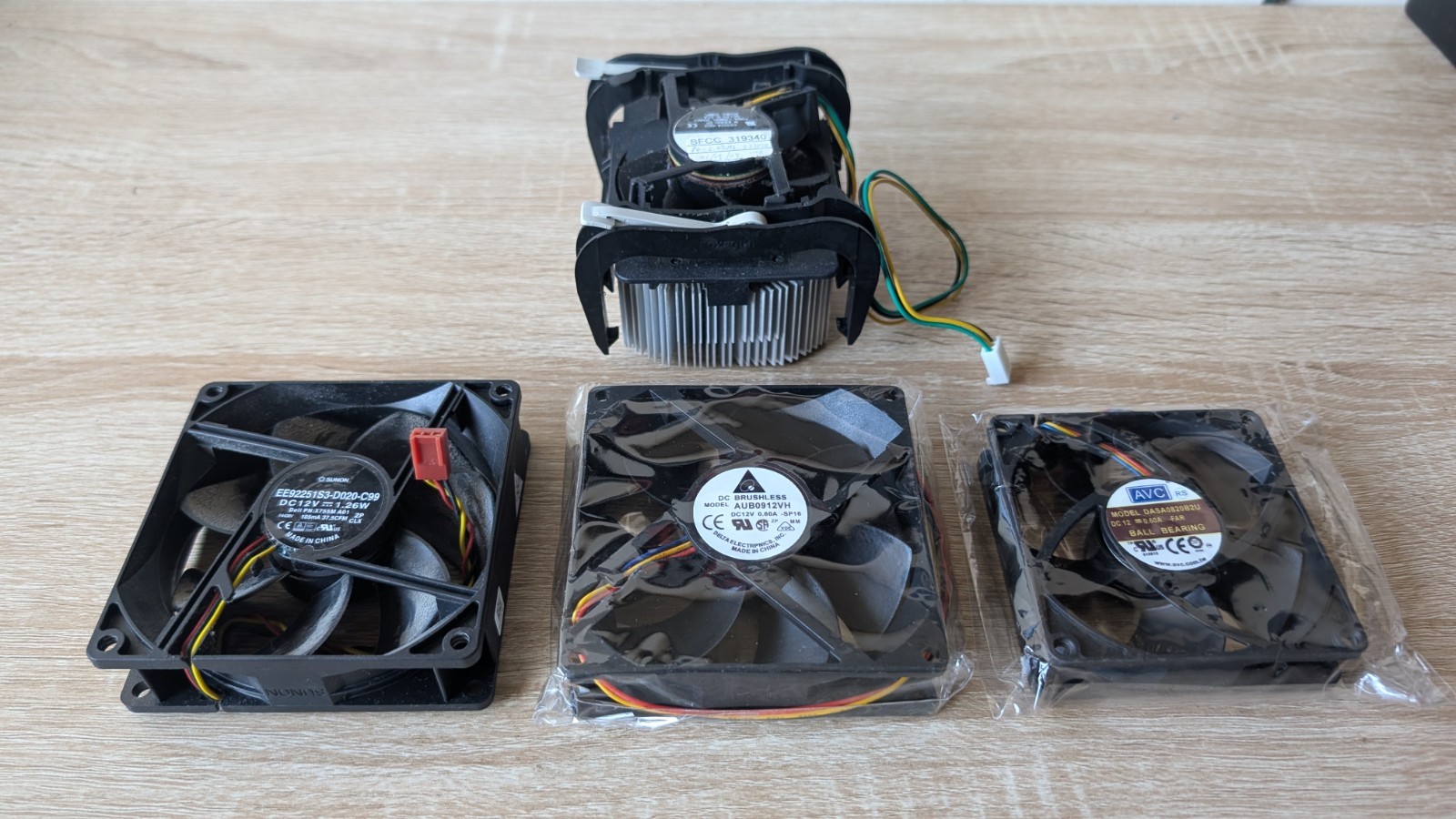 LOT of 3 PC Case Fans 4 Pin + 3pin and 1 Motherboard Fan plus Heatsink