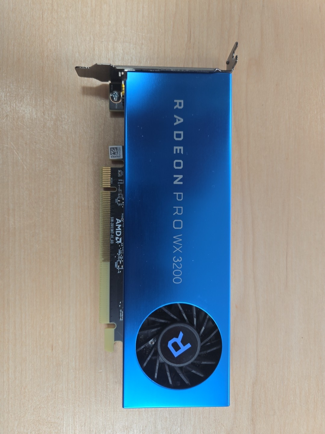 Radeon PRO WX 3200 4GB DDR5 GPU Video Graphics Card