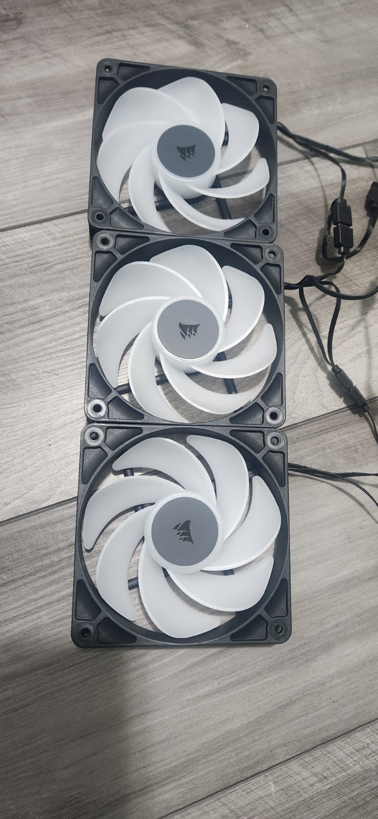 CORSAIR – RS120-R ARGB 120mm PWM Fans (3-pack) – Black SKU: CO-9050196-WW