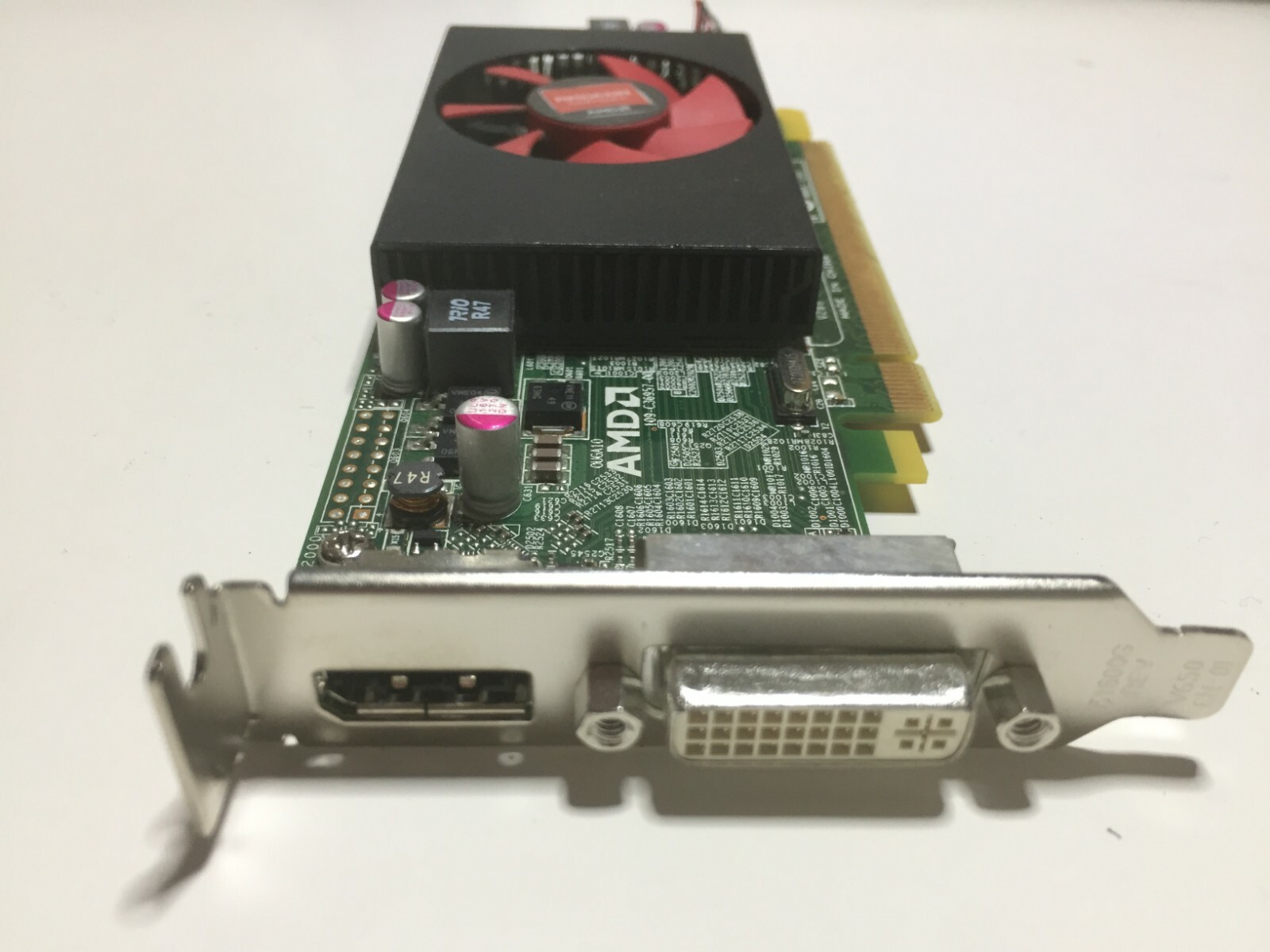 Dell AMD Radeon HD 8490 1GB DVI DisplayPort DMHJ0 0DMHJ0 Low Profile Video Card