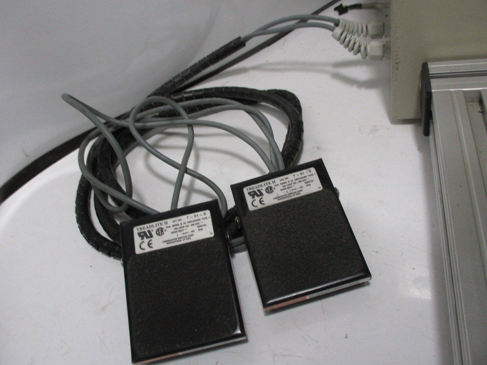 ELDON AS02021 12 13 WALL MOUNTED ENCLOSURE w/ DMM-16-5-P-A & 2x T-91-S