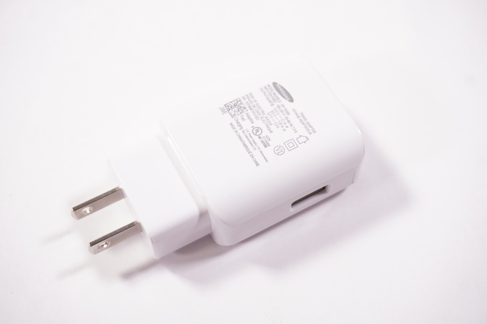 GH44-03028A – Adaptor EP-TA300 Input: 100-240V AC / 50-60Hz