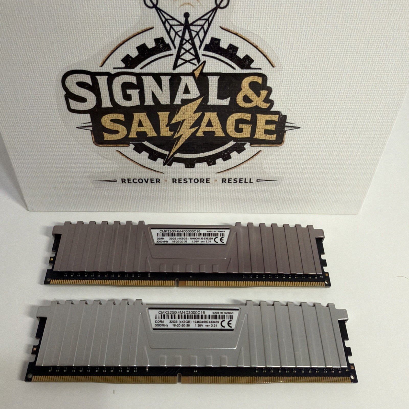 CORSAIR VENGEANCE LPX 16GB (2x8GB) DDR4-3000 MHz CL16 Silver 16-20-20-38 1.36v