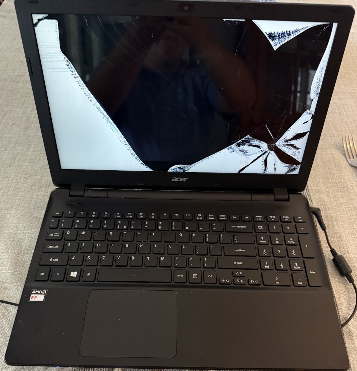 Acer e5-521 Notebook Laptop Computer Broken Screen) (READ) Parts/ Broken