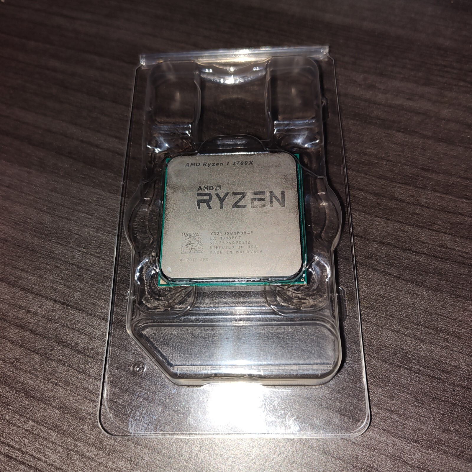 AMD Ryzen 7 2700X Processor (3.7 GHz, 8 Cores, Socket AM4)
