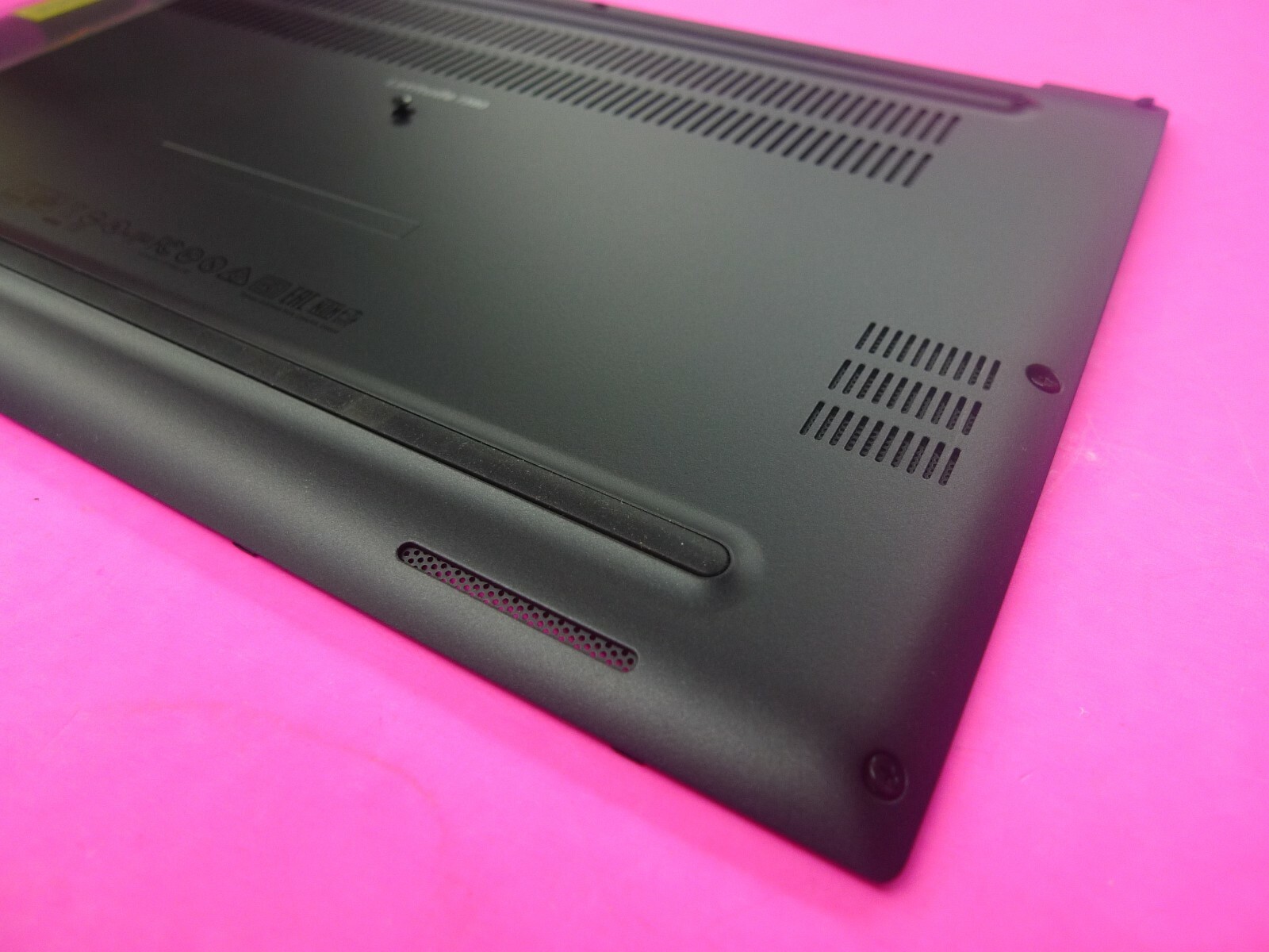 NEW Dell Latitude 7390 Laptop Bottom Base Cover Assembly YNM35