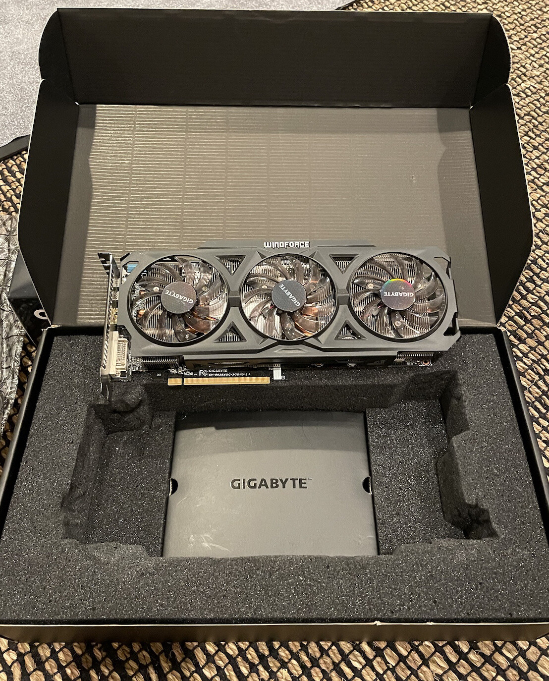 Gigabyte AMD Radeon R9 280X (GV-R928XOC-3GD) 3GB GDDR5 SDRAM PCI Express 3.0 x16