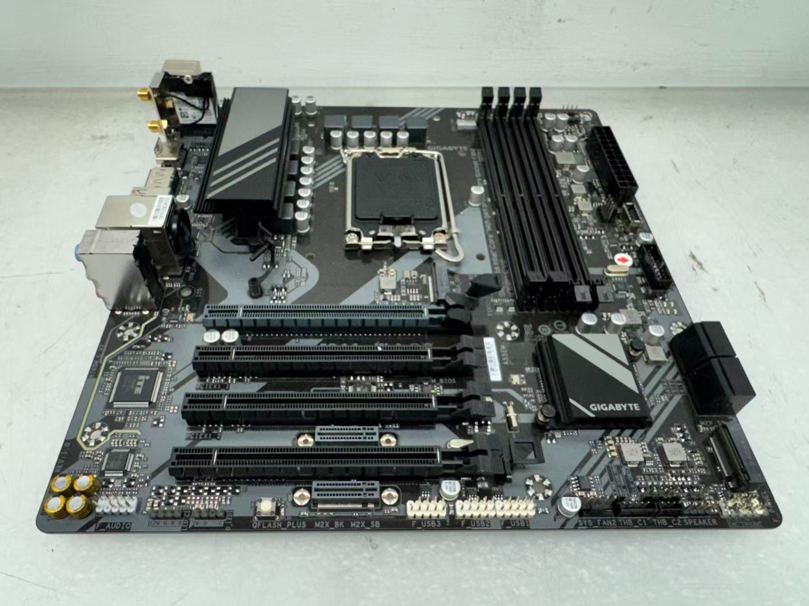 GIGABYTE B760M C V2 Motherboard DDR5 Intel Socket 1700 **READ**