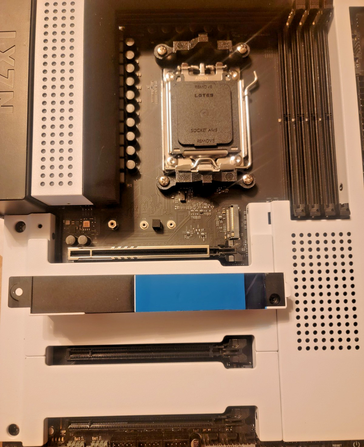 NZXT N7 B650E N7-B65XT-W1 AMD B650 chipset (AMD 7000) ATX Gaming Motherboard NOB