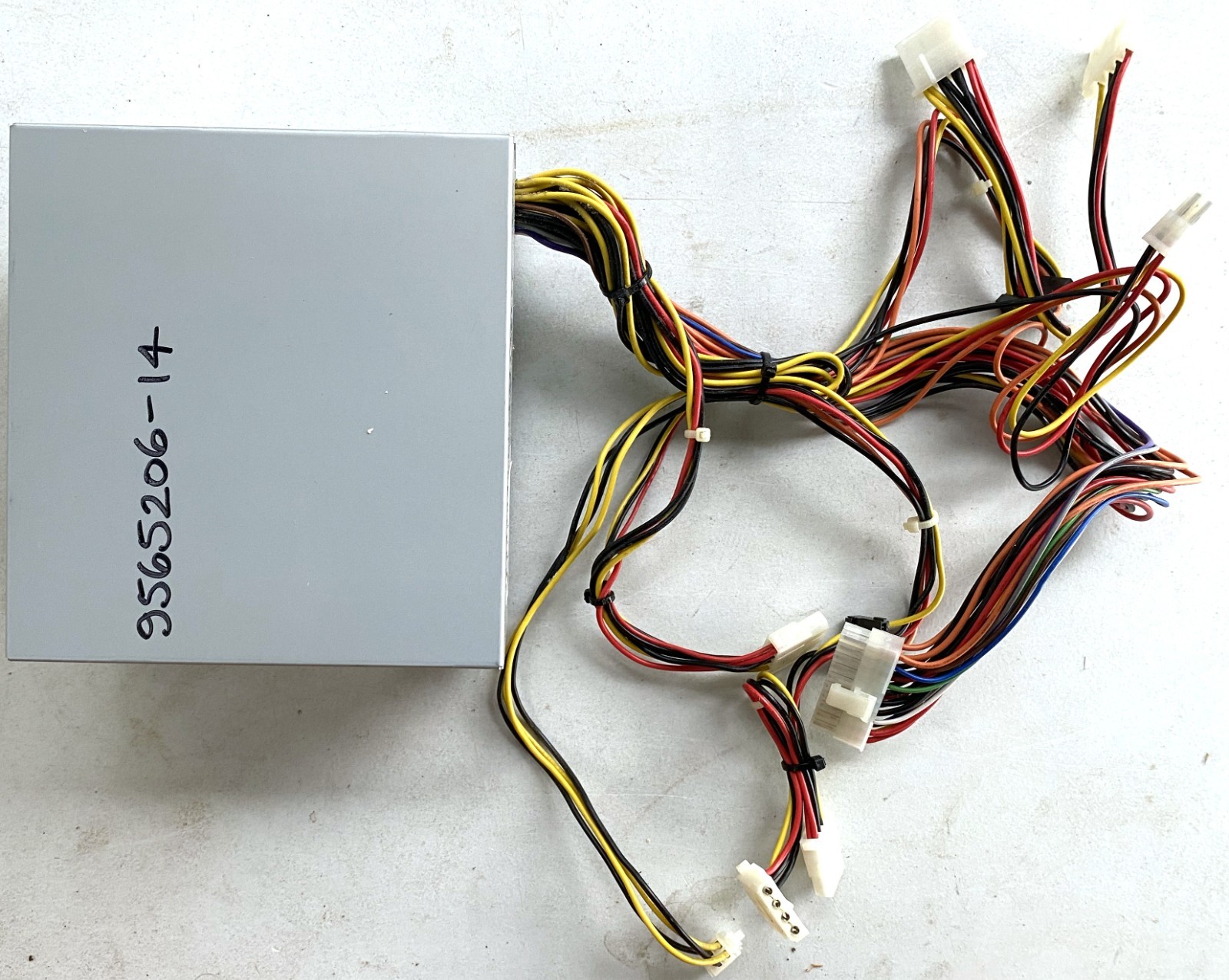 24-Pin (20+4) ATX Power Man 300W Computer PC Power Supply IW-ISP300J2-0 Molex