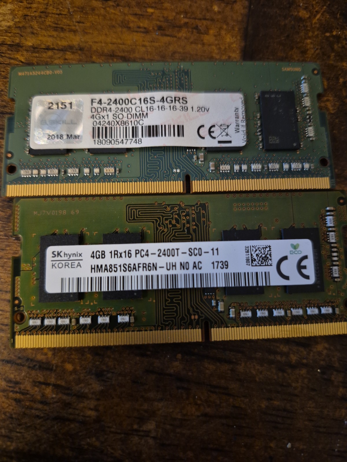 2 DDR4 4GB 2400 CL16 SODIMM Ram sticks