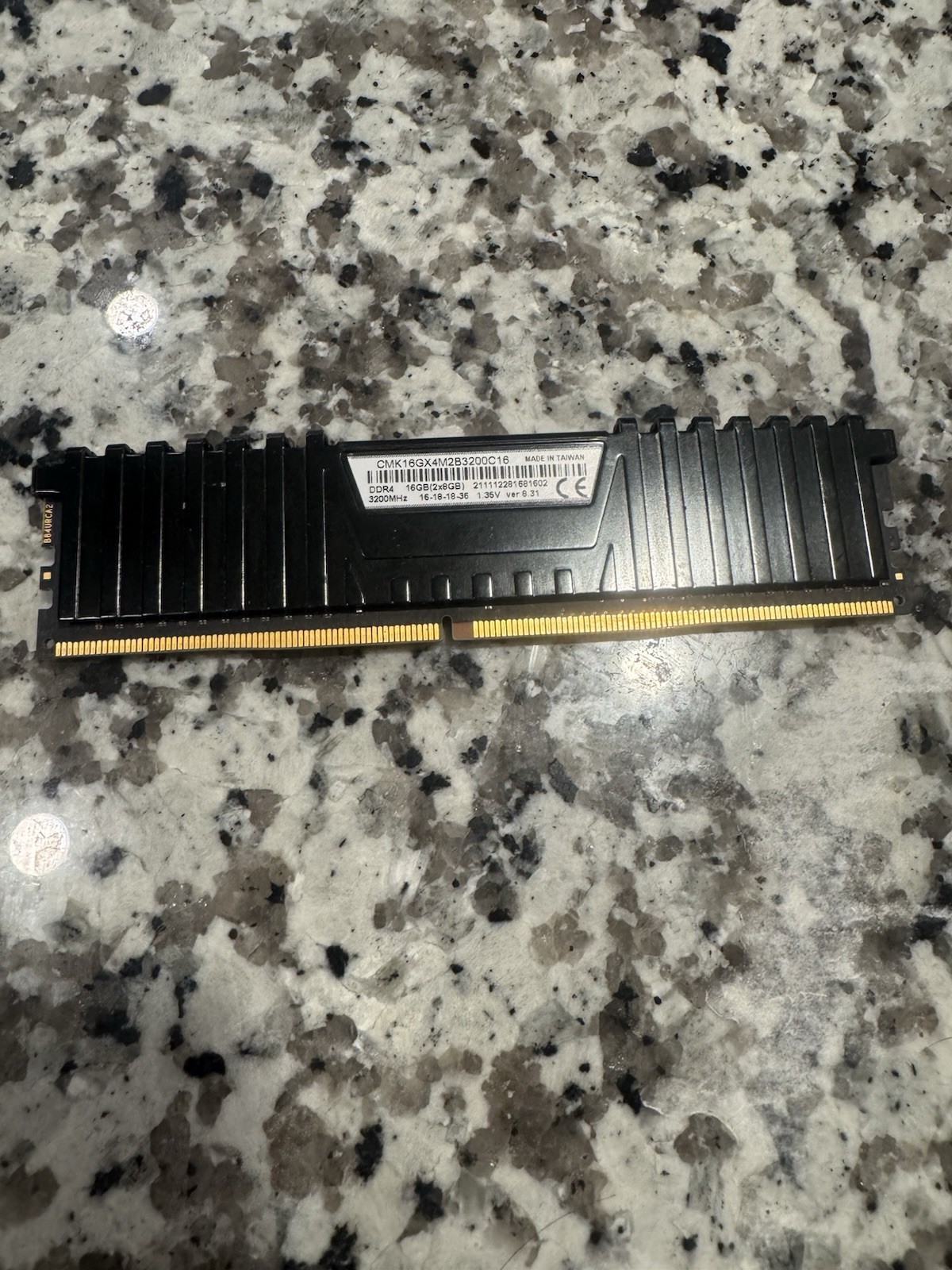CORSAIR Vengeance LPX DDR4 RAM 16GB 2133MHz CL18-22-22-42 1.35V Intel