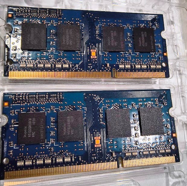 Hynix 2GB x 2 (4GB Total) DDR3- PC3-10600S SODIMM Laptop RAM HMT325S6BFR8C