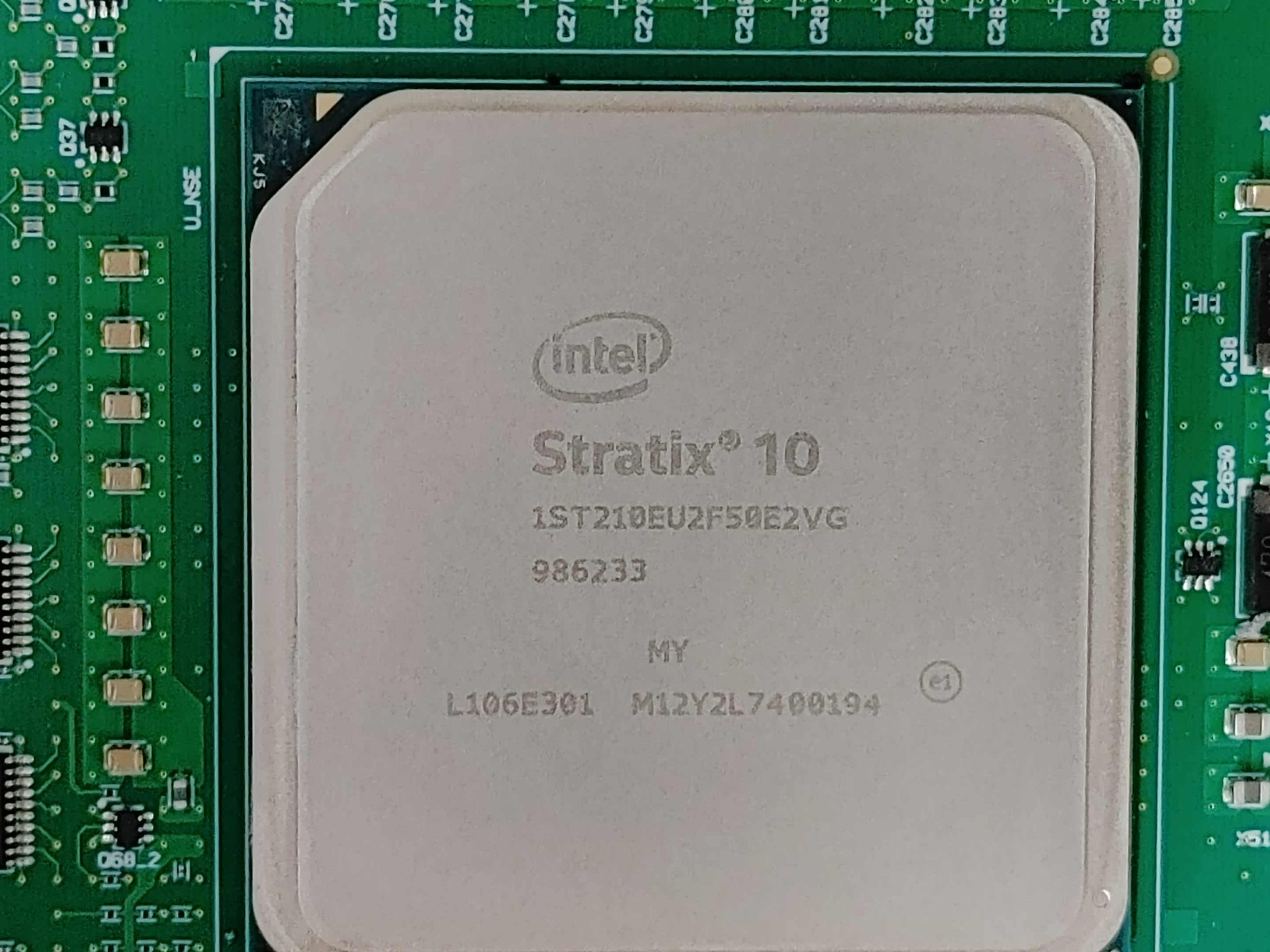 Altera Intel 1ST210EU2F50E2VG Stratix 10 TX 2100 T10 FPGA 986233 CPU SOLDERED IN