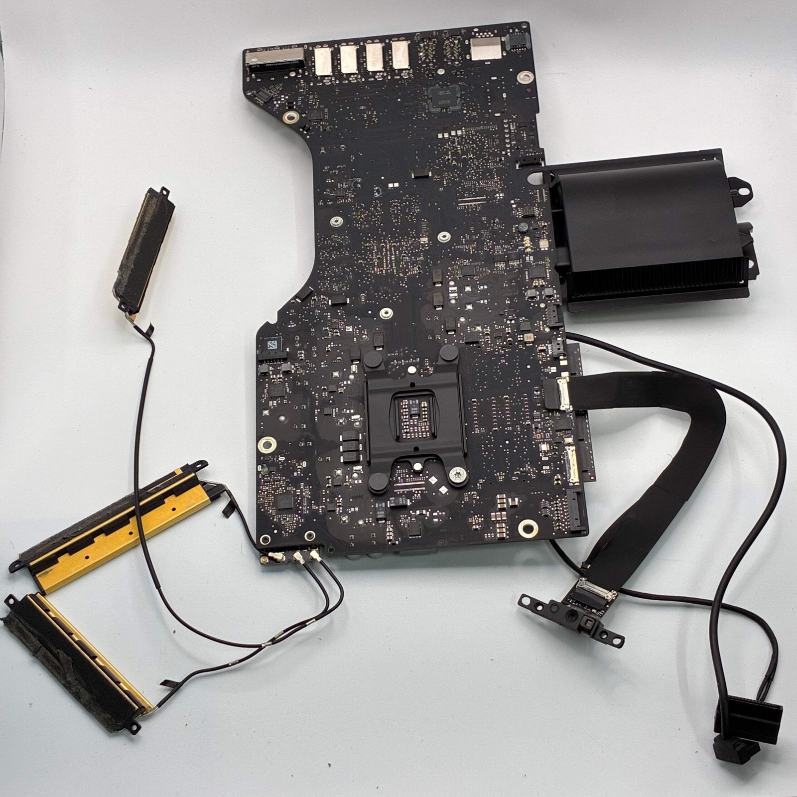 Apple iMac 21.5″ Late 2013 A1418 Logic Board i5 Iris Pro Webcam Antenna 607-8967