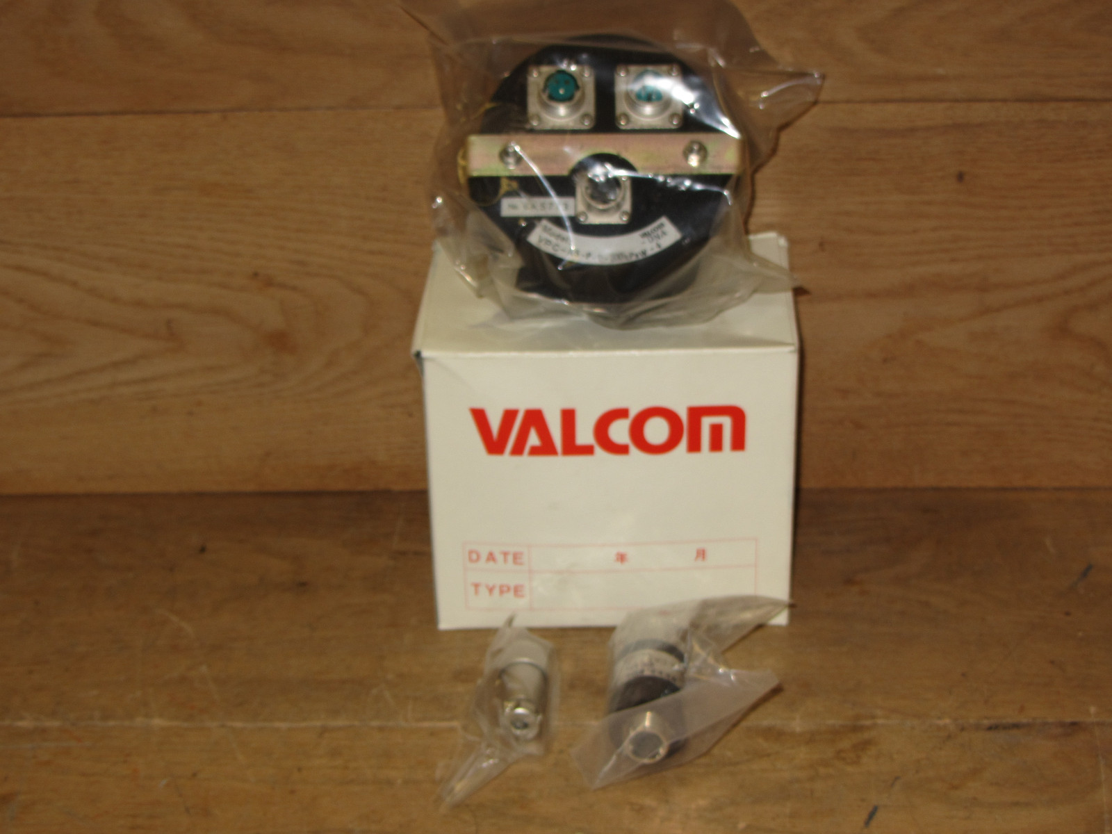 Valcom VPC-A5-P-D-200kPaW-4-DNA Pressure Gauge New in Open Box CSQ