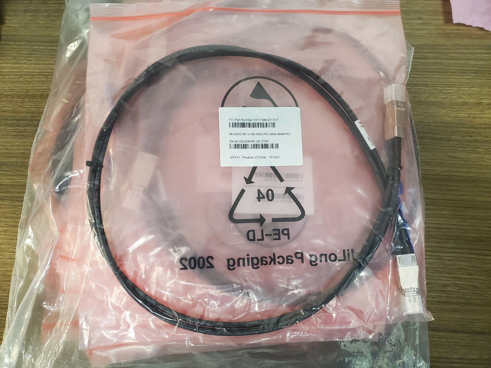 FCI 10117949-2010LF miniSAS HD to miniSAS HD cable assembly 1m