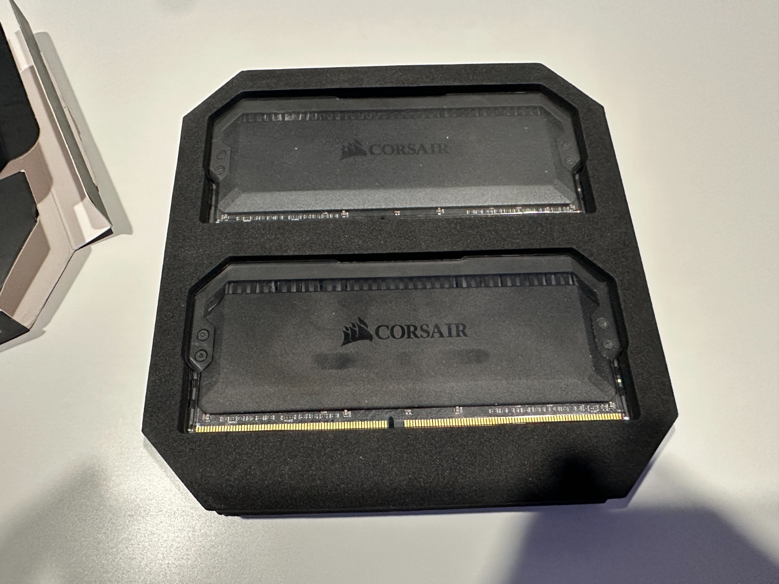 Corsair Dominator Platinum RGB 32GB (2x16GB) DDR4‑3200MHz RAM w/ Box