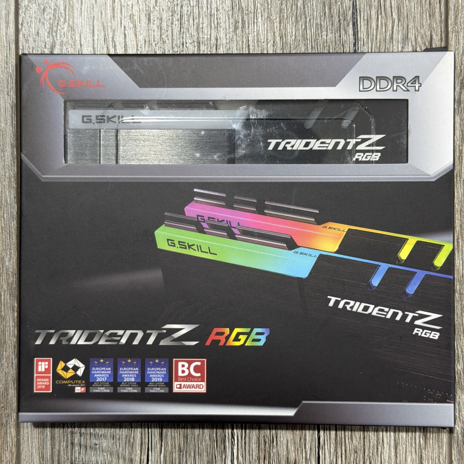 G.SKILL Trident Z RGB DDR4-4000 32GB (16GBx2) DIMM F4-4000C18D-32GTZR