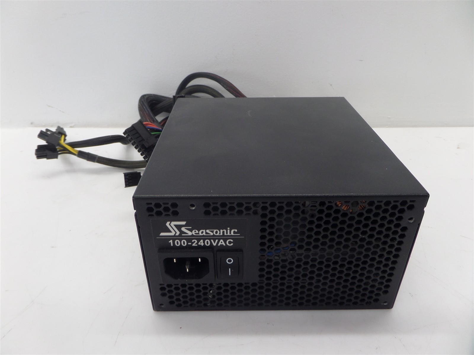 Seasonic SS-520GM Bronze Active PFC F3 520W Power Supply