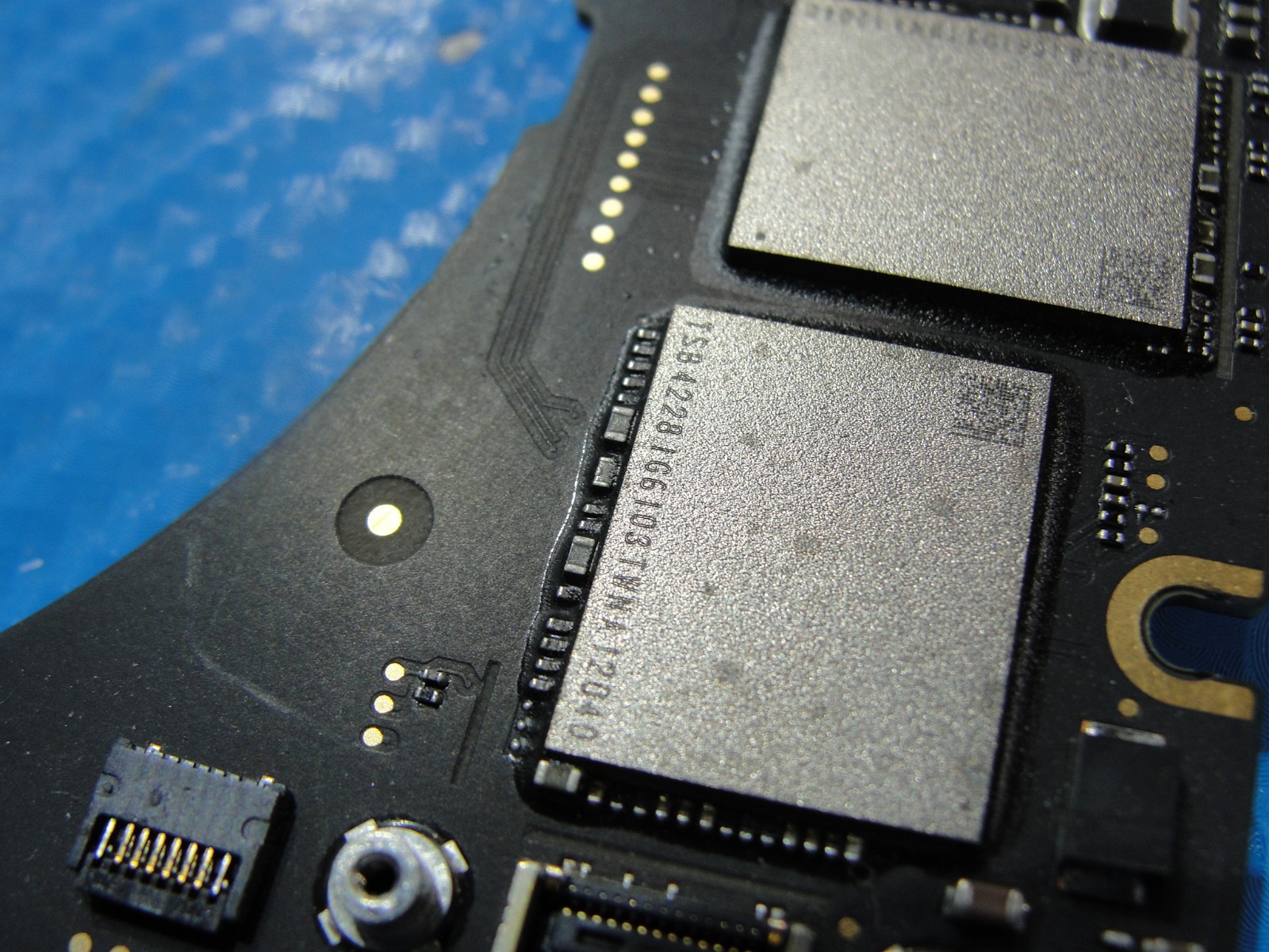MacBook Pro A2141 2019 16″ i9-9880H 2.3 16GB 1TB 5500M 4GB Logic Board 661-14132