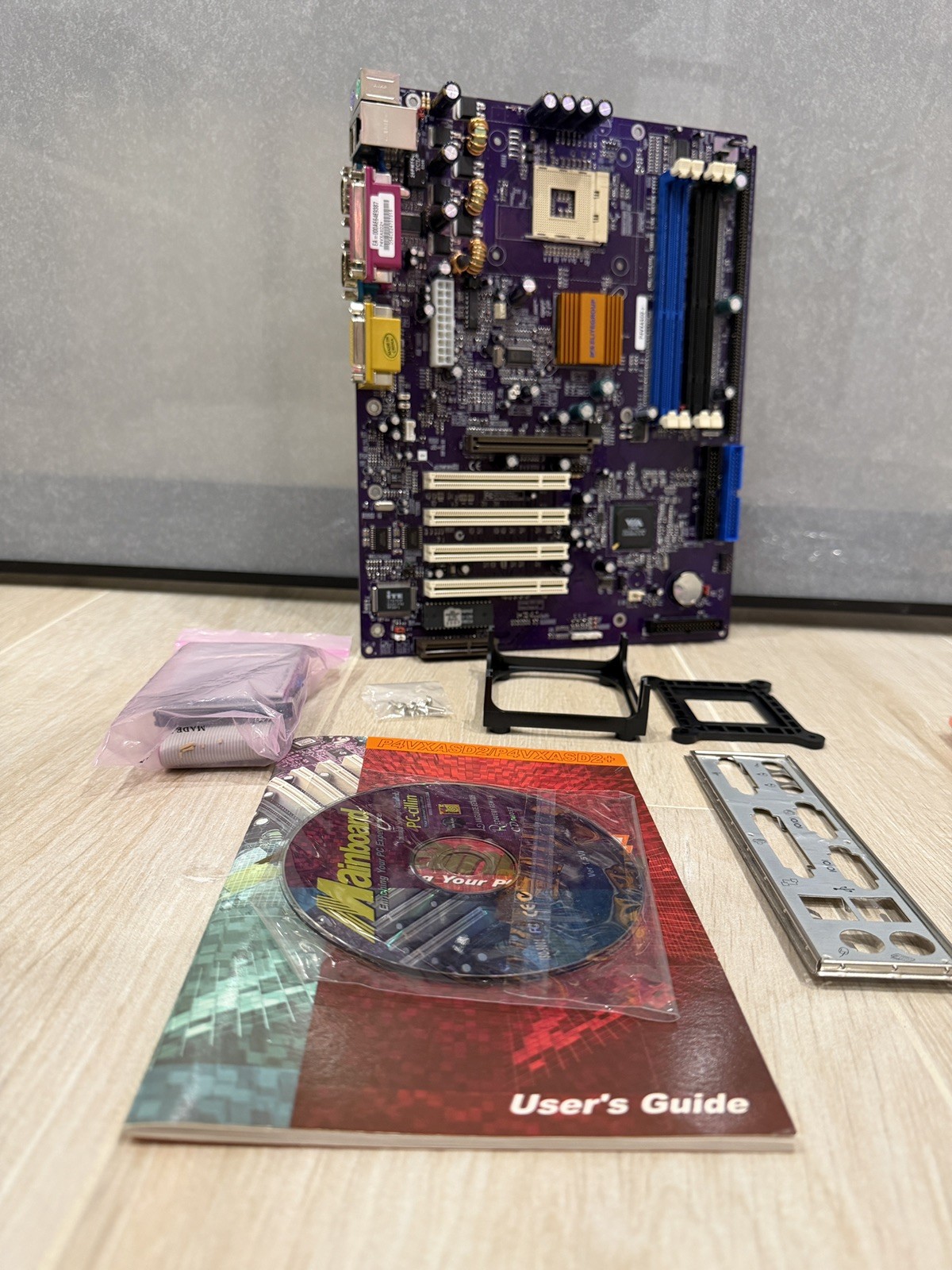 ECS EliteGroup P4VXASD2+ 478 Pentium 4 Computer Retro Universal AGP motherboard