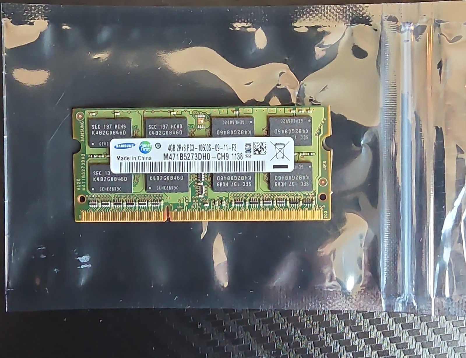 Samsung DDR3 SDRAM SO-DIMM PC3-10600S 204-Pin 4GB Non-ECC M471B5273DH0-CH9