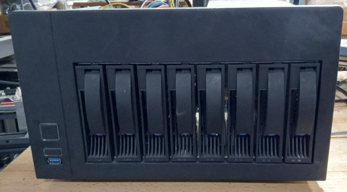 8 Bay NAS ITX, 2 Fans, 8×2.5/3.5″ SATA/SAS Hot Swap, w/ 350W PS
